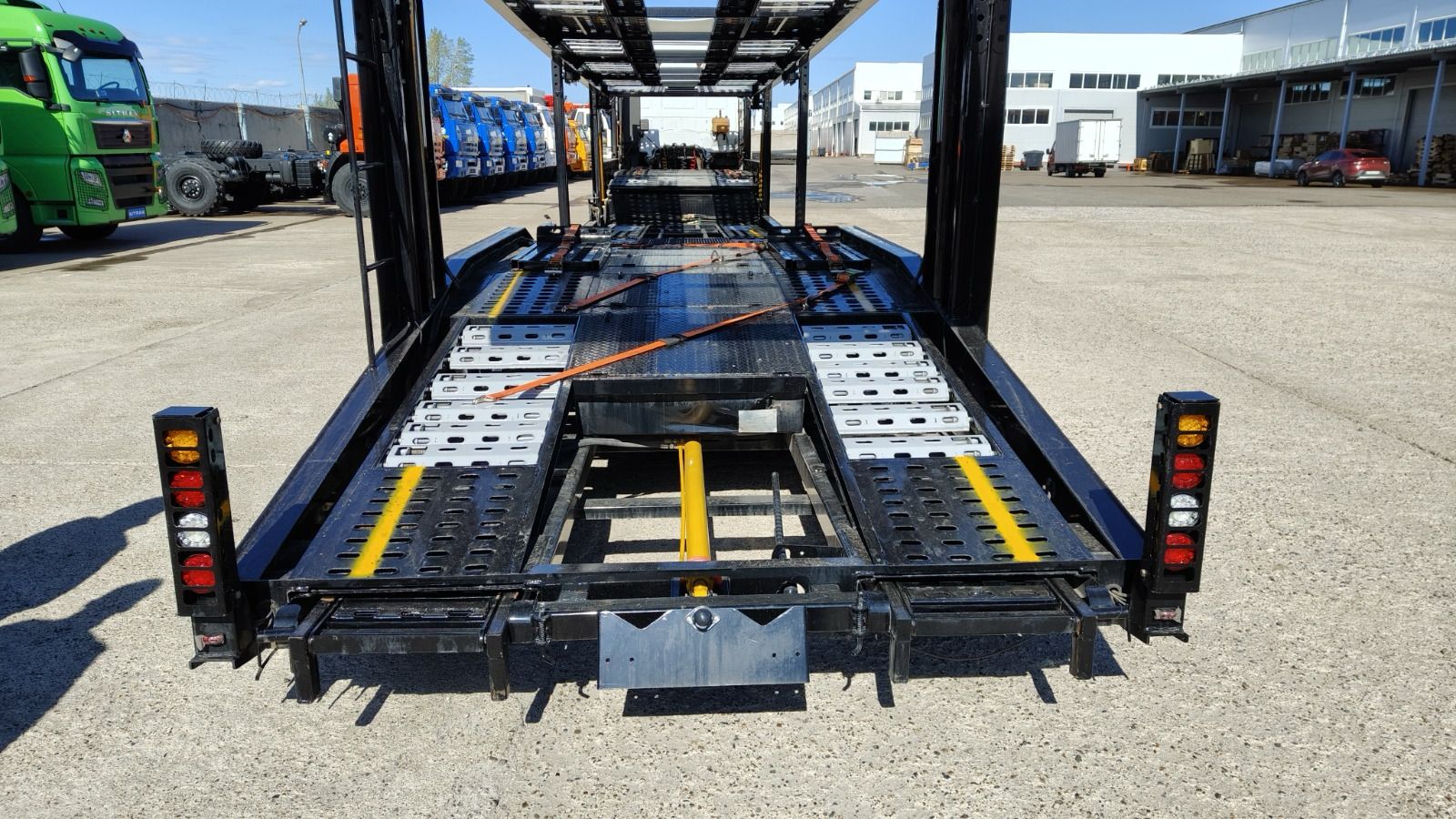 Полуприцеп-автовоз Jinan Senyang HZF9400CCYE (Черный)